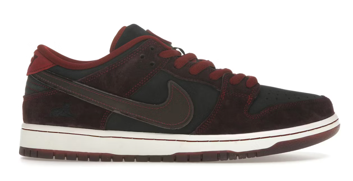 Nike SB Dunk Low Riot Skateshop (Special Box)